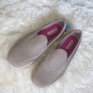 Sketches go walk 2 size 9.5